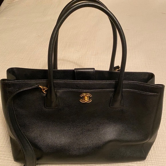 CHANEL Calfskin Serf Executive Shopper Tote Black - Picture 8 of 11